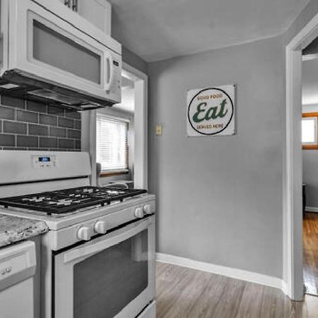 Gorgeous 2 Queen Bedroom Lower Apartment In North Buffalo With Free Driveway Parking Esterno foto