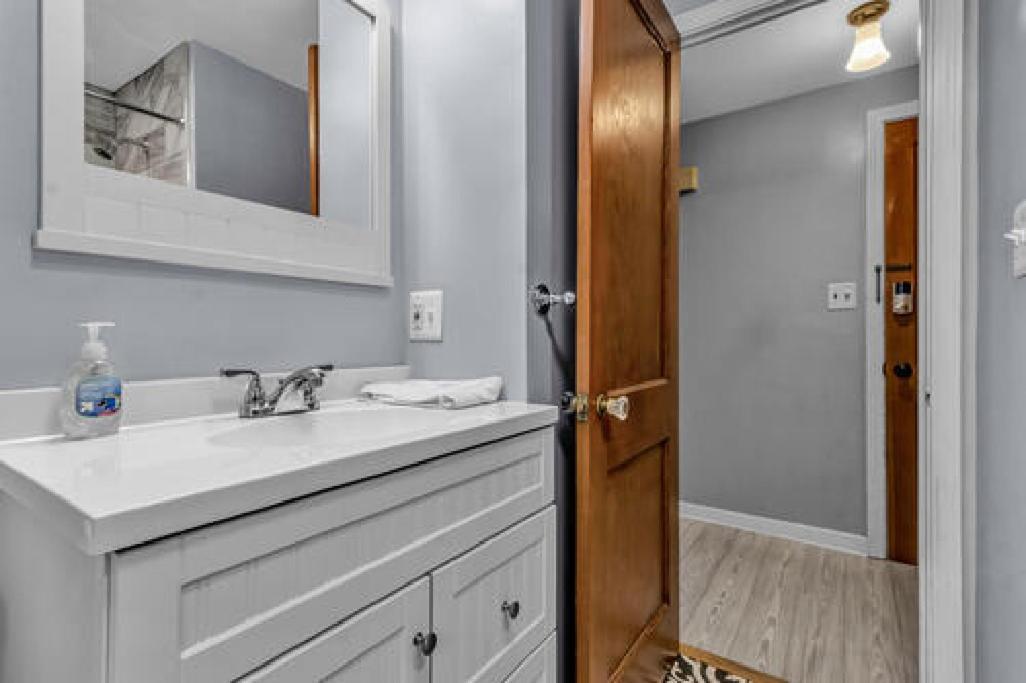 Gorgeous 2 Queen Bedroom Lower Apartment In North Buffalo With Free Driveway Parking Esterno foto